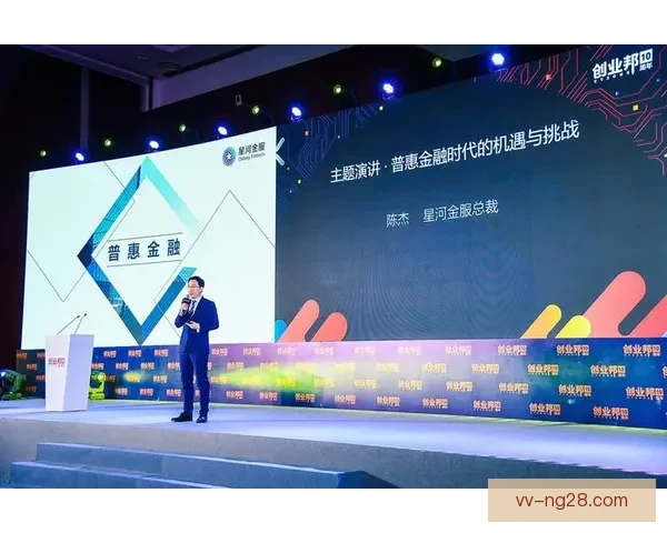 洛萨诺重返埃因霍温再度加盟 展望新赛季挑战与机遇